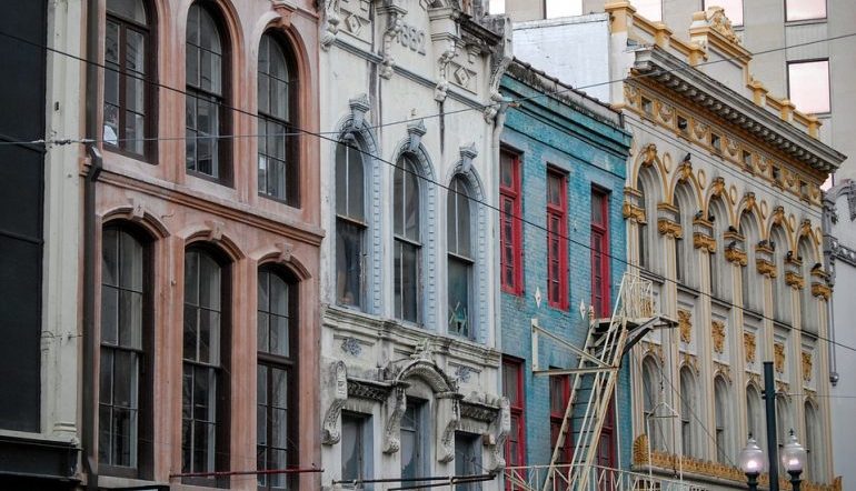 colorful buildings side by side in New Orleans