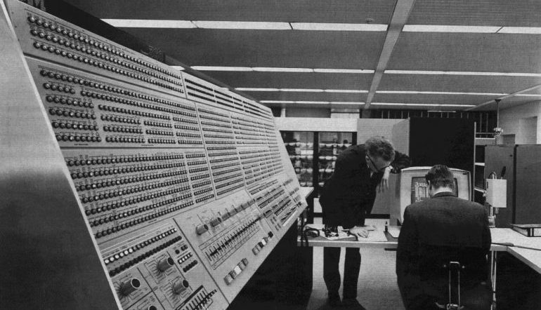 Photo of the first computer filling up the whole room