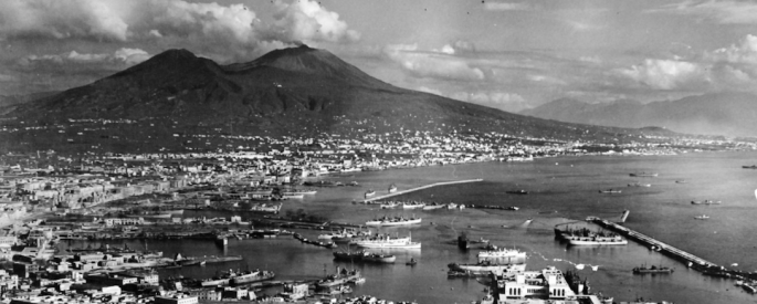 a photograph of Naples, Italy from 1943